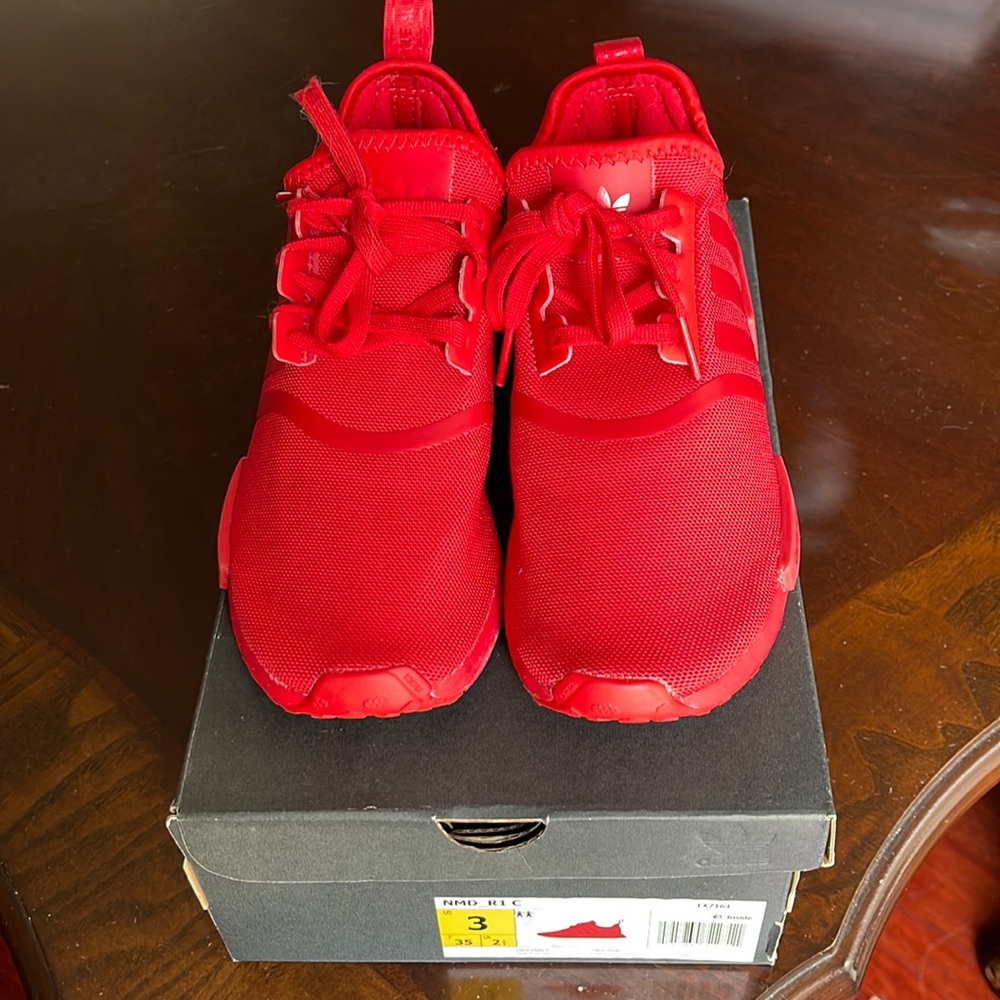 ADIDAS NMD_R1 C RUNNING SHOESE SIZE 3 PREOWNED GREAT CONDITION